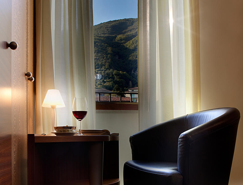 Hotel Villa Giulia Гарньяно Экстерьер фото